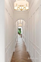 https://images.listonce.com.au/custom/160x/listings/28-barry-street-brunswick-vic-3056/395/01899395_img_12.jpg?4iUpJ-9yUTI