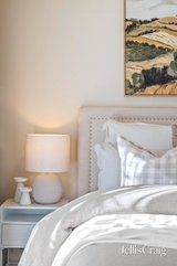https://images.listonce.com.au/custom/160x/listings/28-bellbird-road-mount-eliza-vic-3930/066/01972066_img_11.jpg?2zEb-G8XKEQ