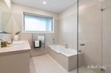 https://images.listonce.com.au/custom/160x/listings/28-bellbird-road-mount-eliza-vic-3930/066/01972066_img_15.jpg?euIJD5KFE2o