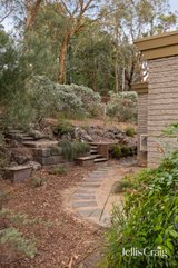 https://images.listonce.com.au/custom/160x/listings/28-craig-road-donvale-vic-3111/034/01972034_img_22.jpg?CLBlH9hUkn4