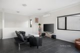 https://images.listonce.com.au/custom/160x/listings/28-damask-way-mernda-vic-3754/989/01652989_img_03.jpg?QLP9zyYkuw8