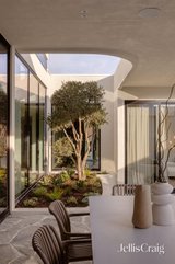 https://images.listonce.com.au/custom/160x/listings/28-diamond-street-niddrie-vic-3042/427/01903427_img_26.jpg?-WGI_myZCKU
