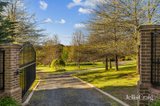 https://images.listonce.com.au/custom/160x/listings/28-gittings-lane-buninyong-vic-3357/642/01822642_img_26.jpg?Z5y457lpFc0