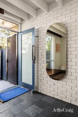 https://images.listonce.com.au/custom/160x/listings/28-laura-place-fitzroy-north-vic-3068/848/01980848_img_15.jpg?VCcRwiwP-o0