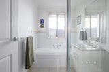 https://images.listonce.com.au/custom/160x/listings/28-lyell-parade-greensborough-vic-3088/433/01494433_img_12.jpg?x3AWVpchCYc