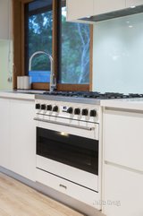 https://images.listonce.com.au/custom/160x/listings/28-mullens-road-warrandyte-vic-3113/054/00992054_img_14.jpg?k_rk3A8nv6E