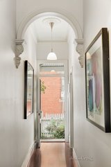 https://images.listonce.com.au/custom/160x/listings/28-neptune-street-richmond-vic-3121/641/00571641_img_10.jpg?mN2_ZjxNMcw