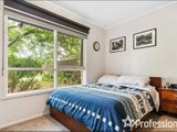 https://images.listonce.com.au/custom/160x/listings/28-neville-street-mooroolbark-vic-3138/982/01525982_img_06.jpg?F2lnfoPL2RE