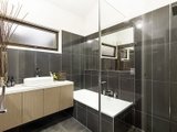 https://images.listonce.com.au/custom/160x/listings/28-thomas-street-port-melbourne-vic-3207/169/01088169_img_07.jpg?Lq6ffISe2SE