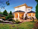 https://images.listonce.com.au/custom/160x/listings/28-winmalee-road-balwyn-vic-3103/017/01685017_img_01.jpg?rTBCUuL_pMU