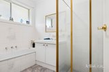 https://images.listonce.com.au/custom/160x/listings/289-harpers-road-woodend-vic-3442/993/01822993_img_12.jpg?5PQyzPZi7nM