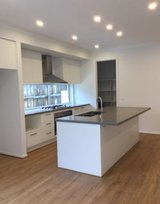 https://images.listonce.com.au/custom/160x/listings/28a-mernda-avenue-cheltenham-vic-3192/352/01703352_img_04.jpg?_464XFbZIFM