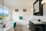 https://images.listonce.com.au/custom/160x/listings/29-alpine-boulevard-launching-place-vic-3139/953/01727953_img_09.jpg?KPgBPI5rBAY