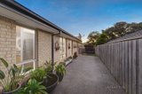 https://images.listonce.com.au/custom/160x/listings/29-arrunga-close-diamond-creek-vic-3089/470/00923470_img_10.jpg?SVIGirDpuro