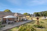 https://images.listonce.com.au/custom/160x/listings/29-burton-avenue-kyneton-vic-3444/759/01874759_img_14.jpg?uBZE66_Eyr4