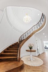 https://images.listonce.com.au/custom/160x/listings/29-canova-drive-glen-waverley-vic-3150/729/01703729_img_13.jpg?APCgi69qW-w