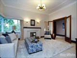 https://images.listonce.com.au/custom/160x/listings/29-celia-street-glen-iris-vic-3146/719/01658719_img_08.jpg?e7EewVK1Pfo