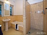 https://images.listonce.com.au/custom/160x/listings/29-celia-street-glen-iris-vic-3146/719/01658719_img_12.jpg?3JYrIu8ZDZ0