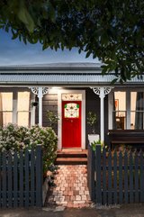 https://images.listonce.com.au/custom/160x/listings/29-crook-street-brunswick-vic-3056/666/00933666_img_05.jpg?y6Sx8amevec