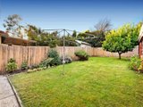 https://images.listonce.com.au/custom/160x/listings/29-kingston-road-surrey-hills-vic-3127/062/01685062_img_07.jpg?n1vmmXOj2b0