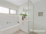 https://images.listonce.com.au/custom/160x/listings/29-leigh-road-croydon-vic-3136/661/01525661_img_20.jpg?w66pB6b_dVA