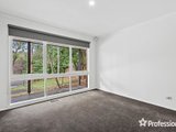 https://images.listonce.com.au/custom/160x/listings/29-mangans-road-lilydale-vic-3140/779/01525779_img_15.jpg?K9-B3noBhes