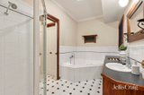 https://images.listonce.com.au/custom/160x/listings/29-moore-avenue-croydon-vic-3136/055/01909055_img_12.jpg?tU5sEcb1MVM