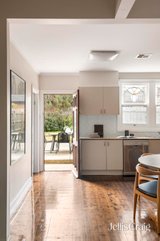 https://images.listonce.com.au/custom/160x/listings/29-raleigh-street-thornbury-vic-3071/166/01767166_img_07.jpg?oYzdKFXXZ7I