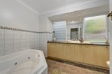 https://images.listonce.com.au/custom/160x/listings/29-scarlet-ash-drive-templestowe-lower-vic-3107/422/00306422_img_08.jpg?B-UTh-2Hbu4