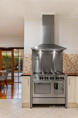 https://images.listonce.com.au/custom/160x/listings/29-smith-avenue-croydon-vic-3136/306/01723306_img_09.jpg?WMOX2rxCYmE