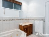 https://images.listonce.com.au/custom/160x/listings/29-swinburne-avenue-mooroolbark-vic-3138/978/01524978_img_12.jpg?8z0mdcHdf3c