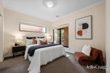 https://images.listonce.com.au/custom/160x/listings/29-thackeray-court-croydon-vic-3136/869/01922869_img_05.jpg?IV5-61ukIqI