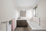 https://images.listonce.com.au/custom/160x/listings/29-the-eyrie-avenue-lilydale-vic-3140/664/01727664_img_01.jpg?Ux0Fto_KBs4