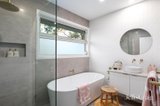 https://images.listonce.com.au/custom/160x/listings/29-wensley-street-diamond-creek-vic-3089/780/01974780_img_14.jpg?X6-MuQ6vRbk