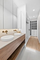 https://images.listonce.com.au/custom/160x/listings/296-the-avenue-ocean-grove-vic-3226/509/01818509_img_09.jpg?3P6yto0TrfM