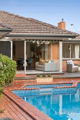 https://images.listonce.com.au/custom/160x/listings/297-thompsons-road-templestowe-lower-vic-3107/153/01815153_img_15.jpg?tSuE8ZK0d1U