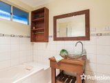 https://images.listonce.com.au/custom/160x/listings/29a-ballantyne-crescent-kilsyth-vic-3137/921/01524921_img_13.jpg?FxAp7nZaYcw