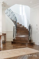 https://images.listonce.com.au/custom/160x/listings/2a-alexandra-avenue-canterbury-vic-3126/493/01769493_img_10.jpg?V5Vjew2nKyY