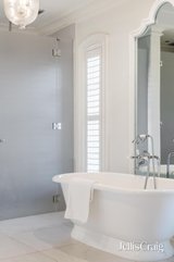https://images.listonce.com.au/custom/160x/listings/2a-alexandra-avenue-canterbury-vic-3126/493/01769493_img_19.jpg?-98E28sZDAc
