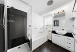https://images.listonce.com.au/custom/160x/listings/2a-auburn-parade-hawthorn-east-vic-3123/365/01932365_img_10.jpg?RaLwxy-dw94