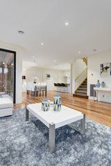 https://images.listonce.com.au/custom/160x/listings/2a-derwent-street-box-hill-north-vic-3129/155/00243155_img_03.jpg?ZBdfaS-aa_k