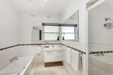 https://images.listonce.com.au/custom/160x/listings/2a-second-avenue-kew-vic-3101/453/00530453_img_09.jpg?HSb-1phnIyU