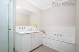 https://images.listonce.com.au/custom/160x/listings/2a-sevenoaks-avenue-croydon-vic-3136/676/01930676_img_09.jpg?K_DxSXzuxsQ