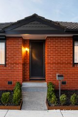 https://images.listonce.com.au/custom/160x/listings/2a-white-street-reservoir-vic-3073/148/01747148_img_02.jpg?giAxj6hY1AQ