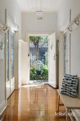 https://images.listonce.com.au/custom/160x/listings/2a19-marine-parade-st-kilda-vic-3182/621/01969621_img_08.jpg?VPMp_Y_CSU4