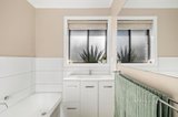 https://images.listonce.com.au/custom/160x/listings/2b-grandvalley-drive-chirnside-park-vic-3116/365/01722365_img_09.jpg?F8ScQ-Itnxo