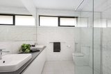 https://images.listonce.com.au/custom/160x/listings/2f-almer-avenue-blackburn-vic-3130/939/01814939_img_07.jpg?nyMzqfGHx7s