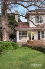 https://images.listonce.com.au/custom/160x/listings/3-airedale-avenue-hawthorn-east-vic-3123/660/01950660_img_18.jpg?ge5tNDud7pQ