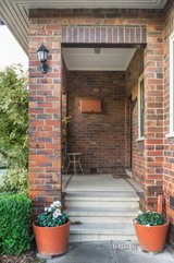 https://images.listonce.com.au/custom/160x/listings/3-aisbett-avenue-camberwell-vic-3124/268/01200268_img_10.jpg?rBBAB58LL6U