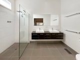 https://images.listonce.com.au/custom/160x/listings/3-alexandra-avenue-geelong-vic-3220/758/01976758_img_08.jpg?wrTMrTFaruQ
